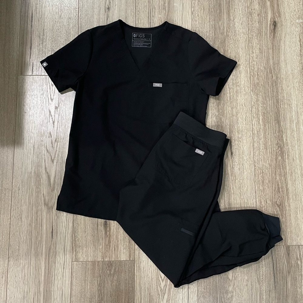Figs scrubs set- Black size Small top and Small petite bottom